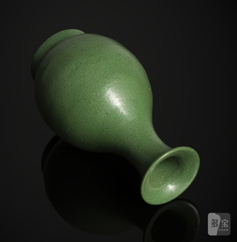 A small apple-green porcelain bottle vase - 图2